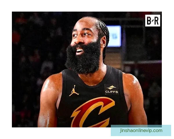 詹姆斯五项数据登顶历史首位 41分11篮板1米85后卫复制哈登壮举